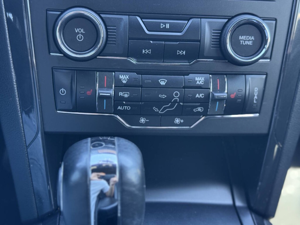 2019 Ford Explorer Image 17