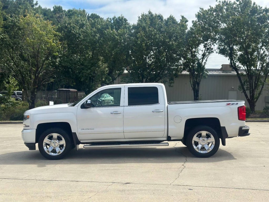 2017 Chevrolet Silverado 1500 Image 2