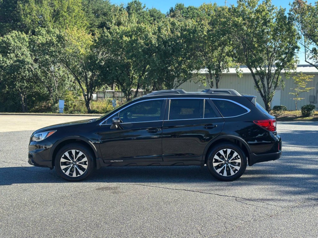 2017 Subaru Outback Image 2