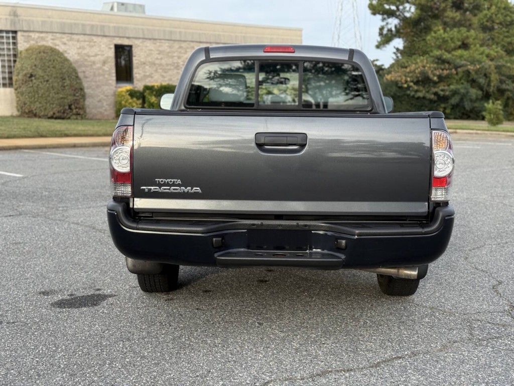 2011 Toyota Tacoma Image 4