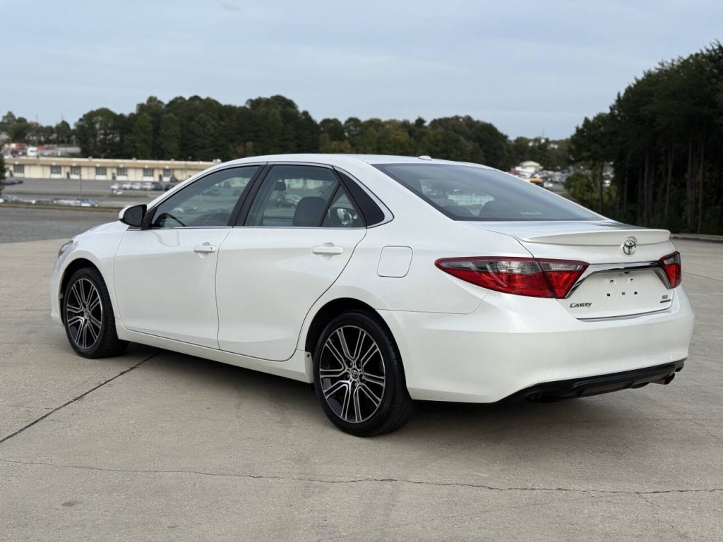 2016 Toyota Camry Image 3