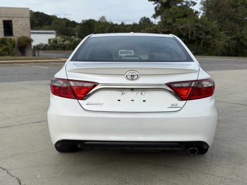 2016 Toyota Camry Image 4