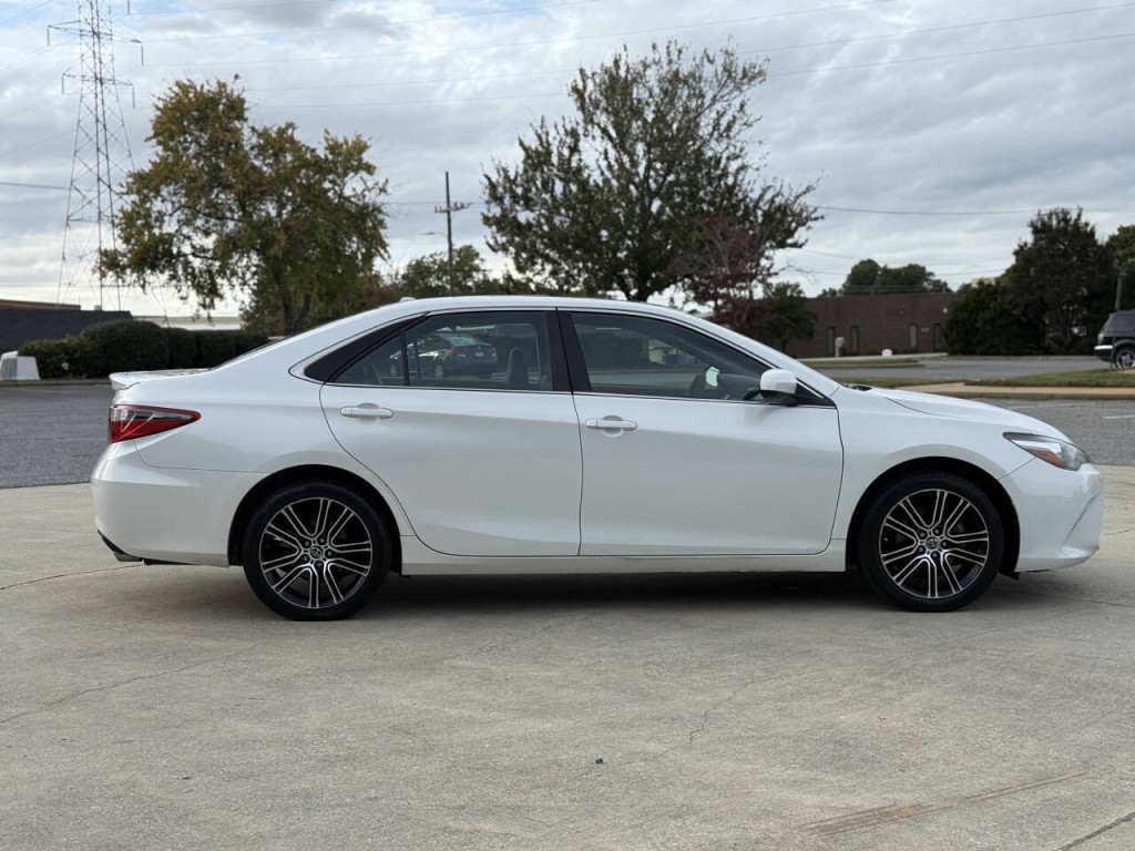 2016 Toyota Camry Image 7