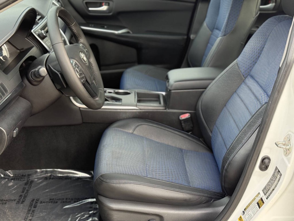 2016 Toyota Camry Image 8