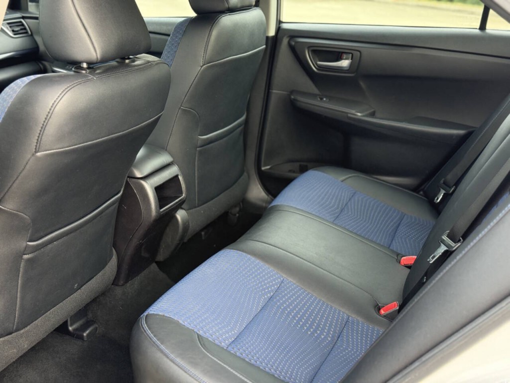 2016 Toyota Camry Image 9
