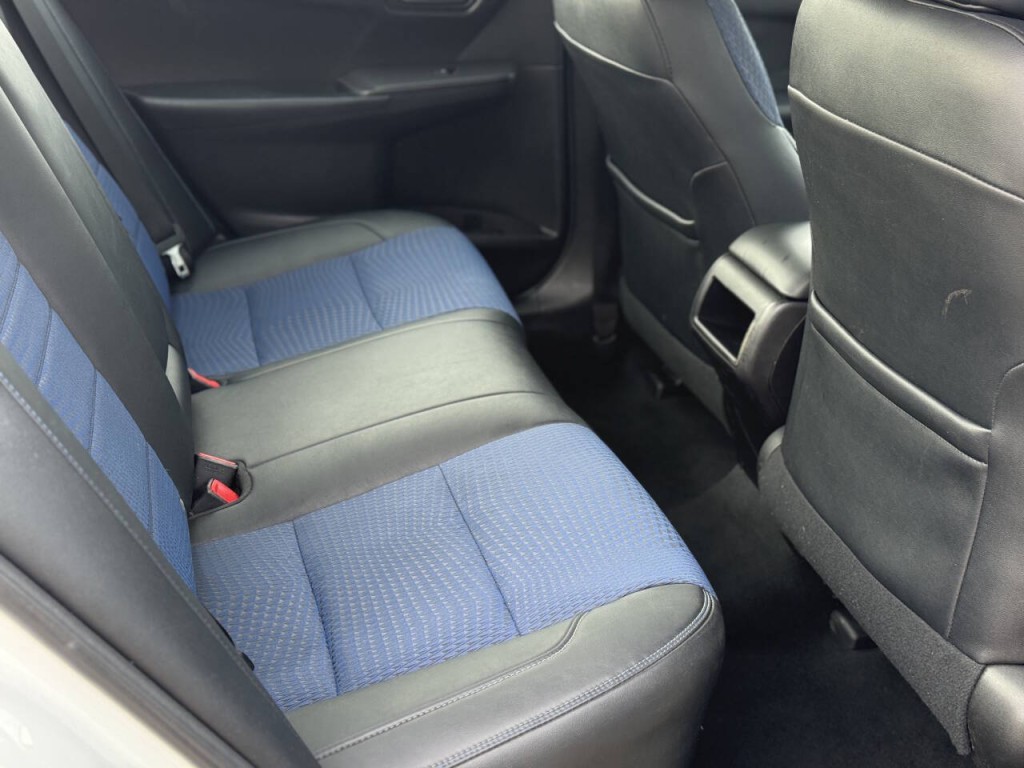 2016 Toyota Camry Image 10