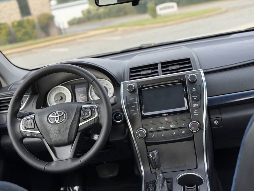 2016 Toyota Camry Image 11