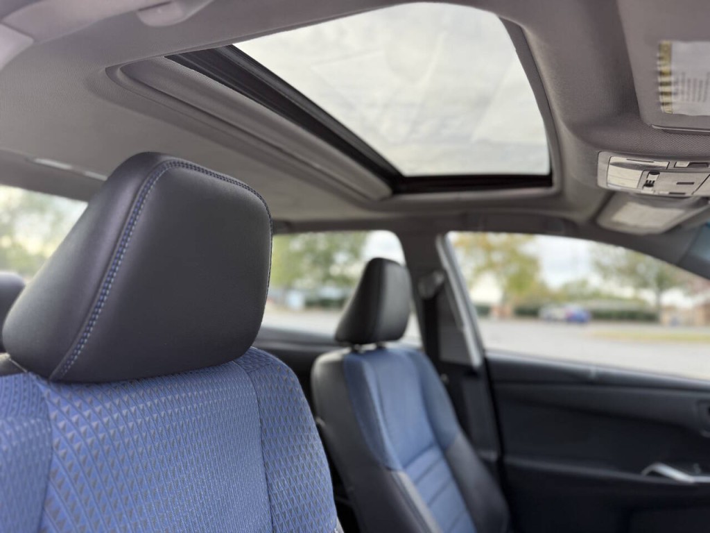 2016 Toyota Camry Image 13