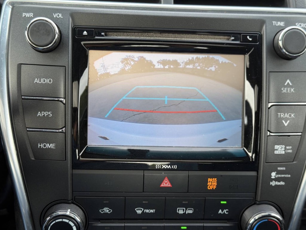 2016 Toyota Camry Image 14