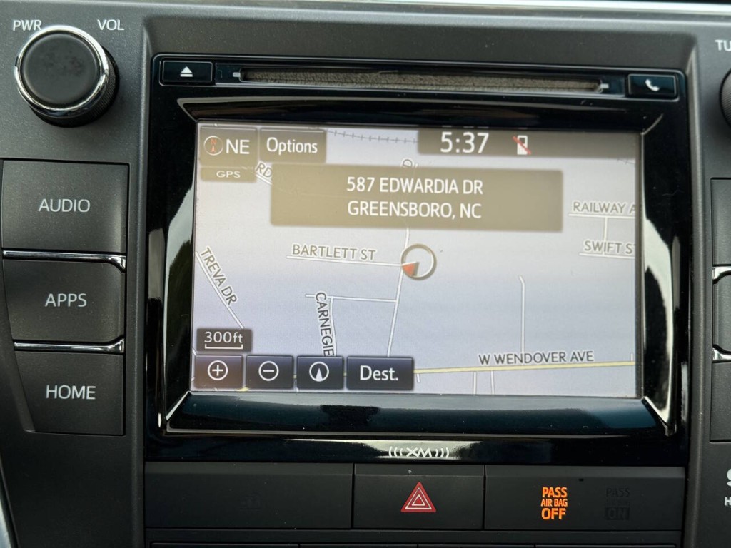 2016 Toyota Camry Image 15