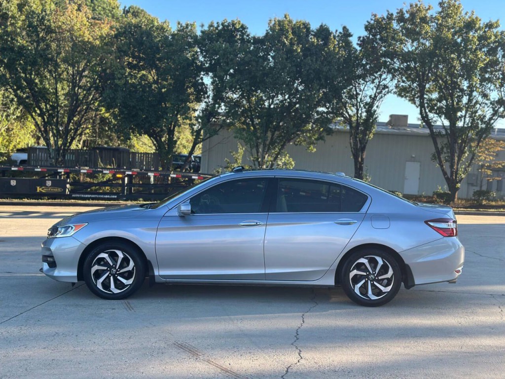 2016 Honda Accord Image 2