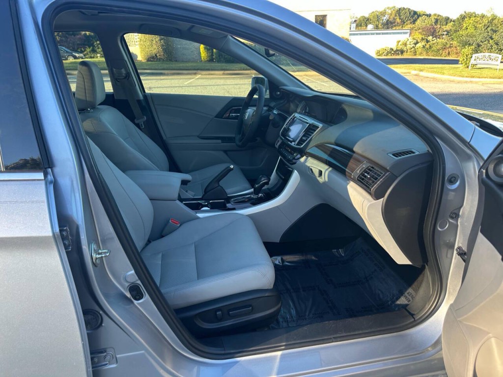 2016 Honda Accord Image 12