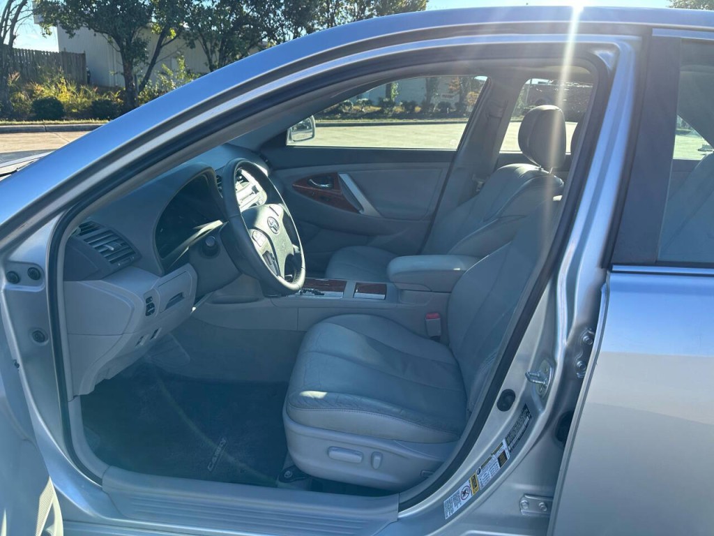 2010 Toyota Camry Image 8