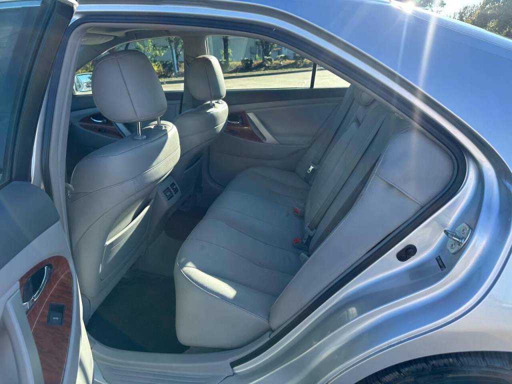 2010 Toyota Camry Image 9