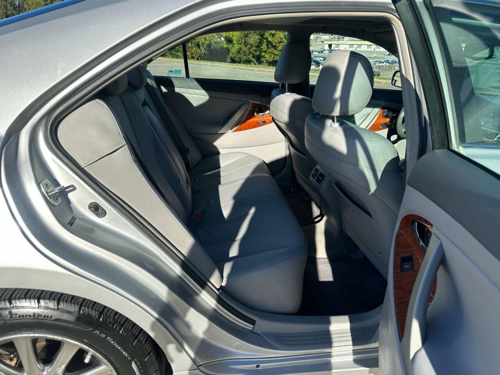 2010 Toyota Camry Image 10