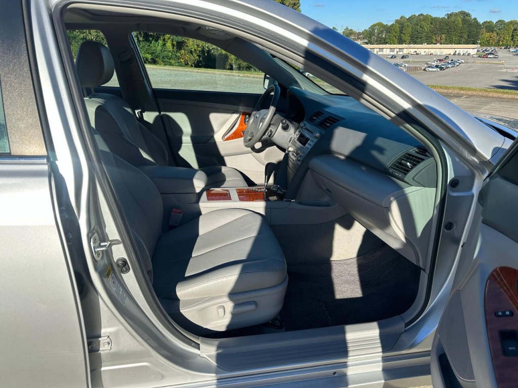 2010 Toyota Camry Image 12