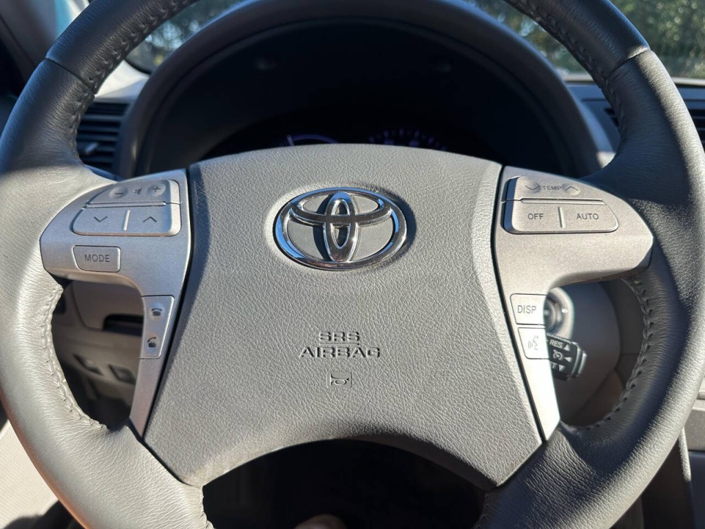 2010 Toyota Camry Image 16