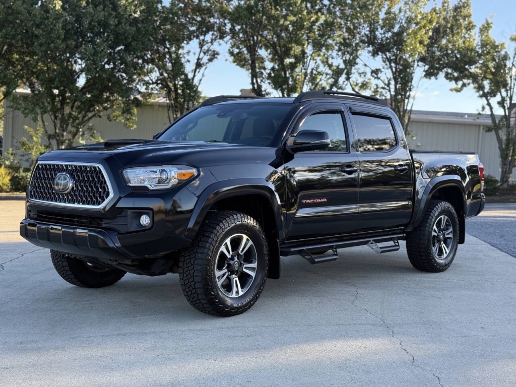 2018 Toyota Tacoma Image 1