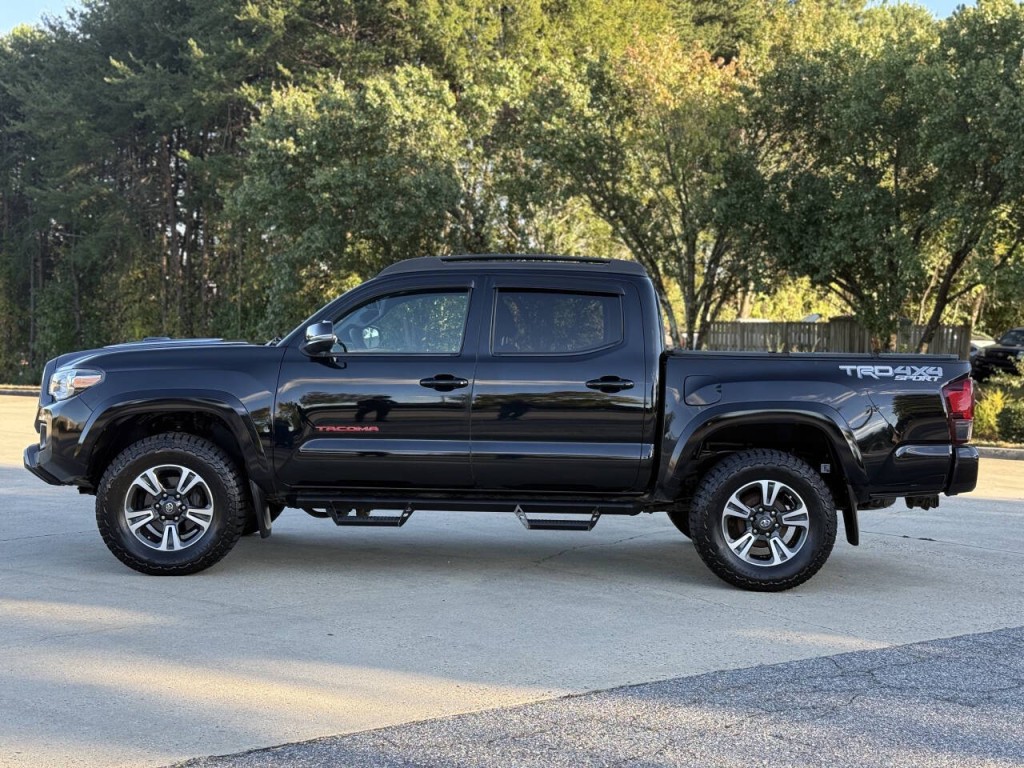 2018 Toyota Tacoma Image 2