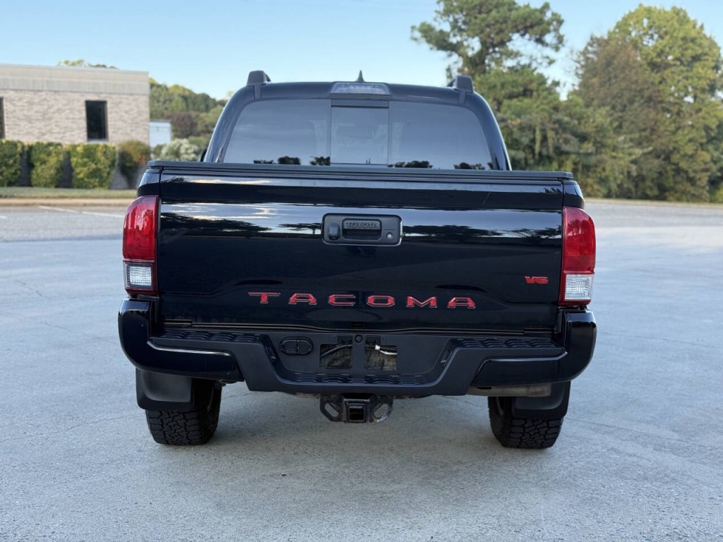 2018 Toyota Tacoma Image 4