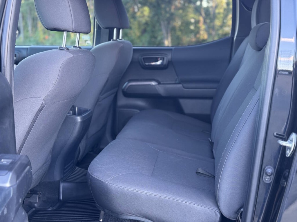 2018 Toyota Tacoma Image 9