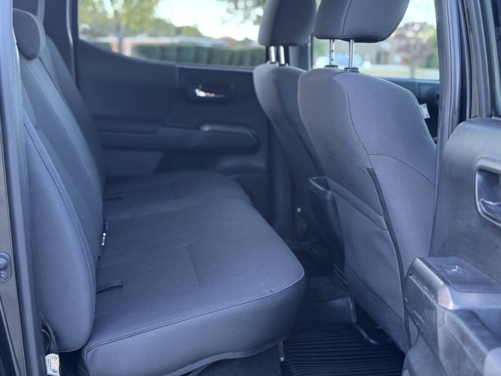 2018 Toyota Tacoma Image 10