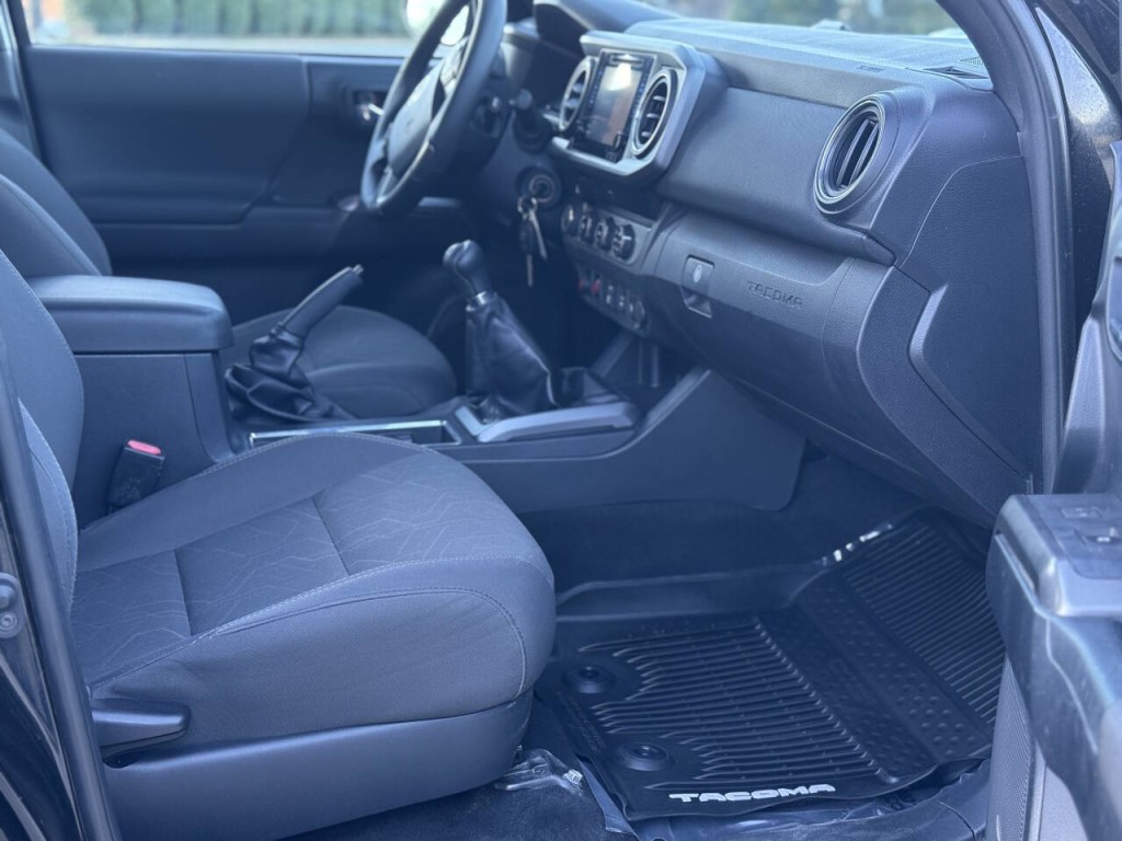 2018 Toyota Tacoma Image 12