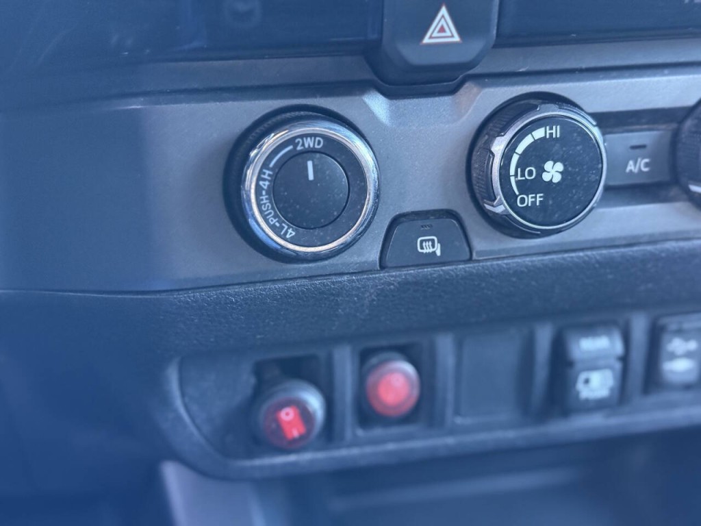 2018 Toyota Tacoma Image 16