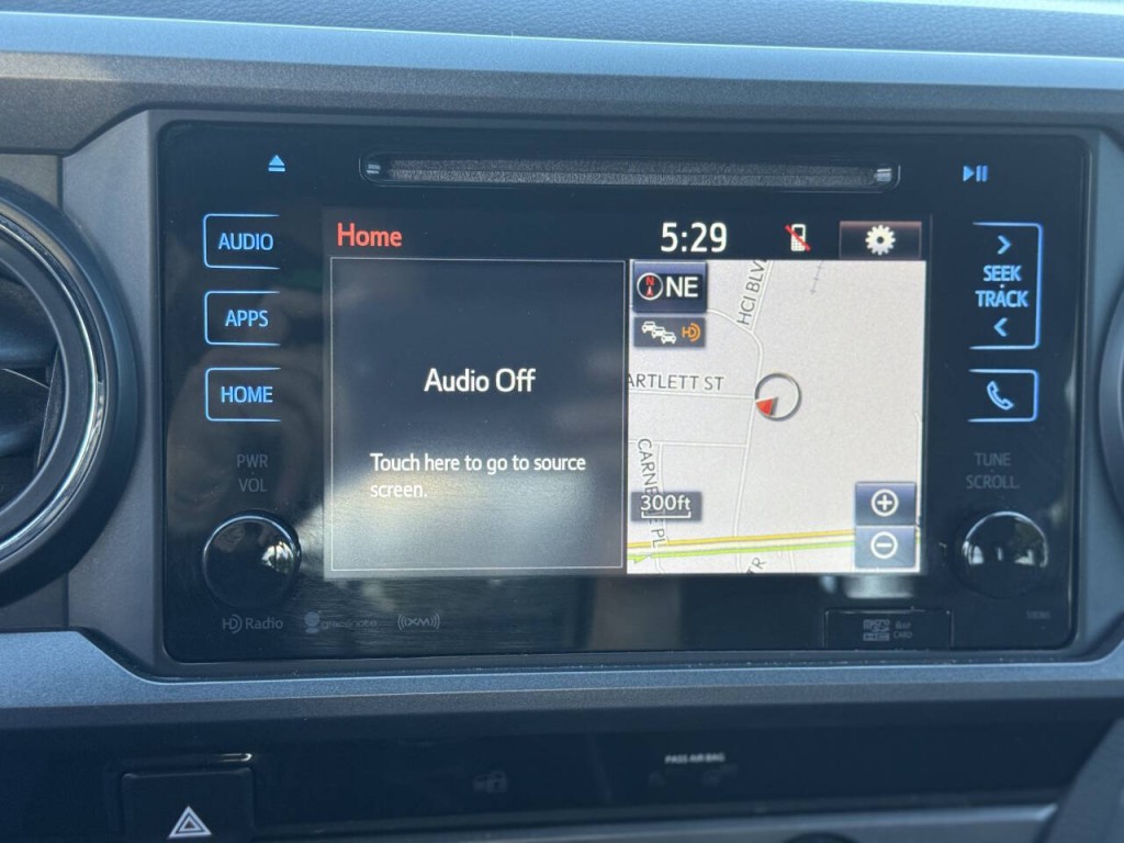 2018 Toyota Tacoma Image 18