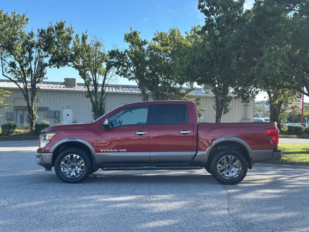 2019 Nissan Titan Image 2