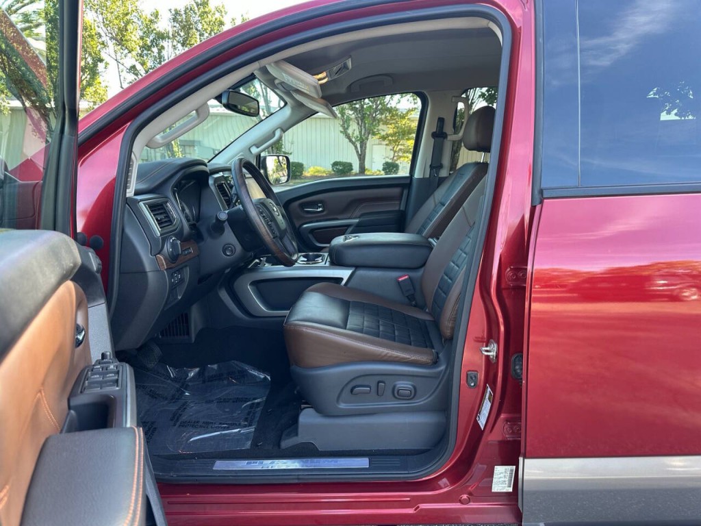 2019 Nissan Titan Image 8