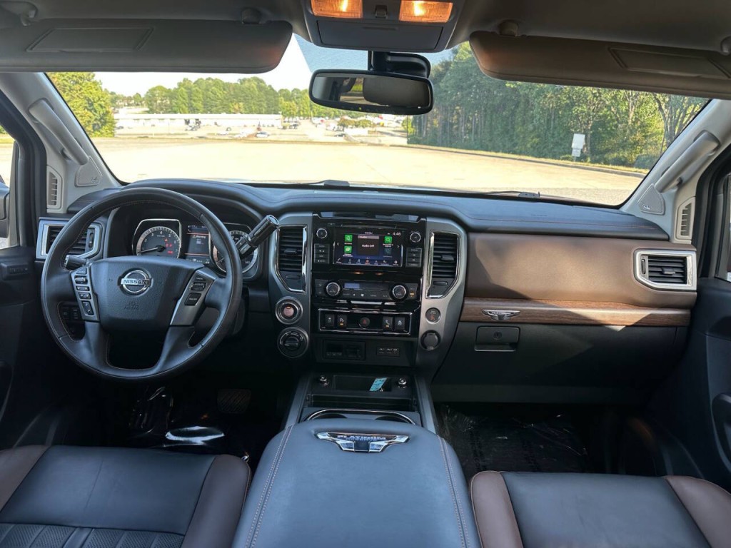 2019 Nissan Titan Image 11