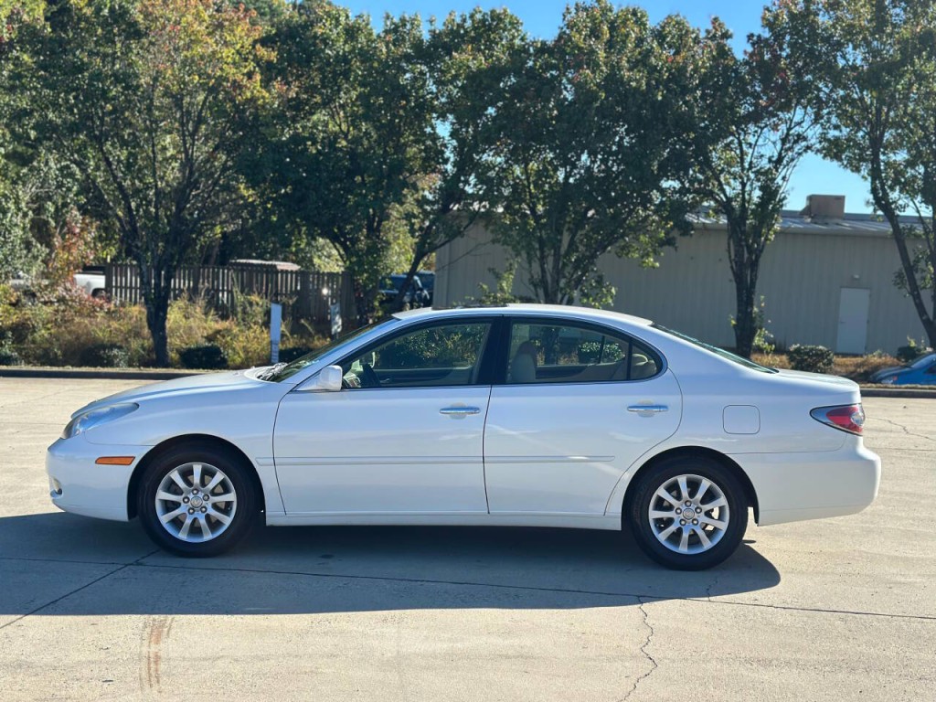 2004 Lexus ES 330 Image 2