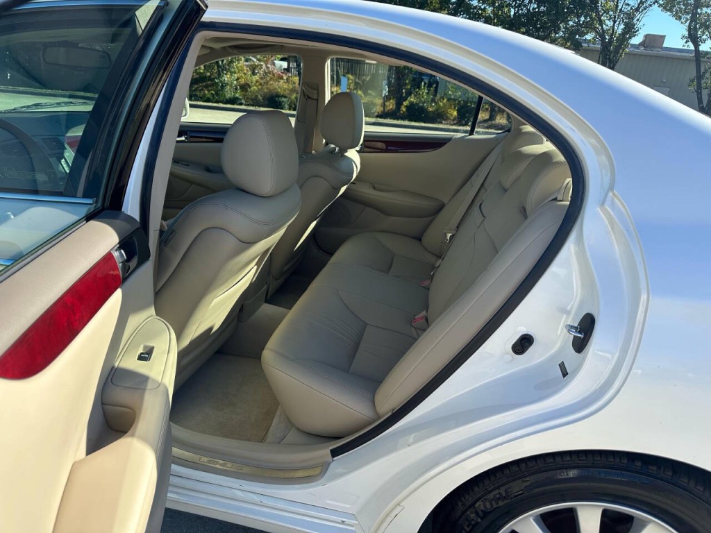 2004 Lexus ES 330 Image 9