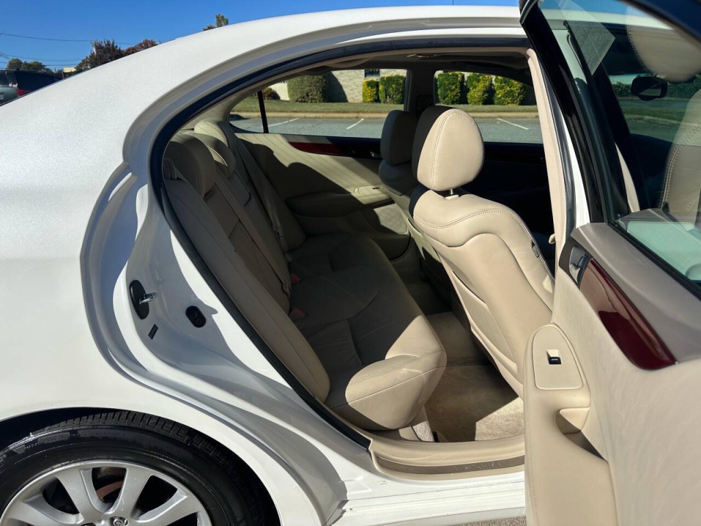 2004 Lexus ES 330 Image 10