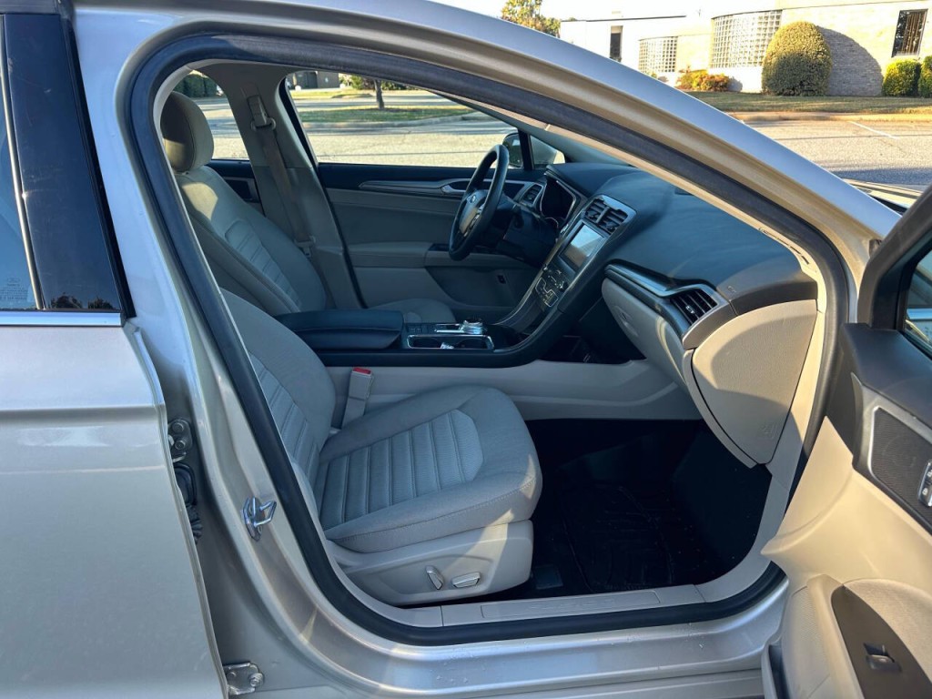 2019 Ford Fusion Image 12