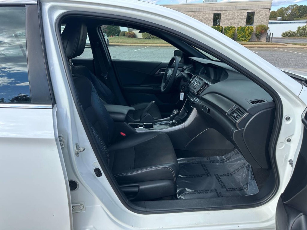 2016 Honda Accord Image 12