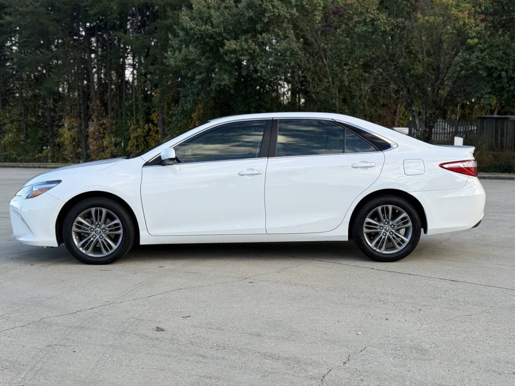 2015 Toyota Camry Image 2