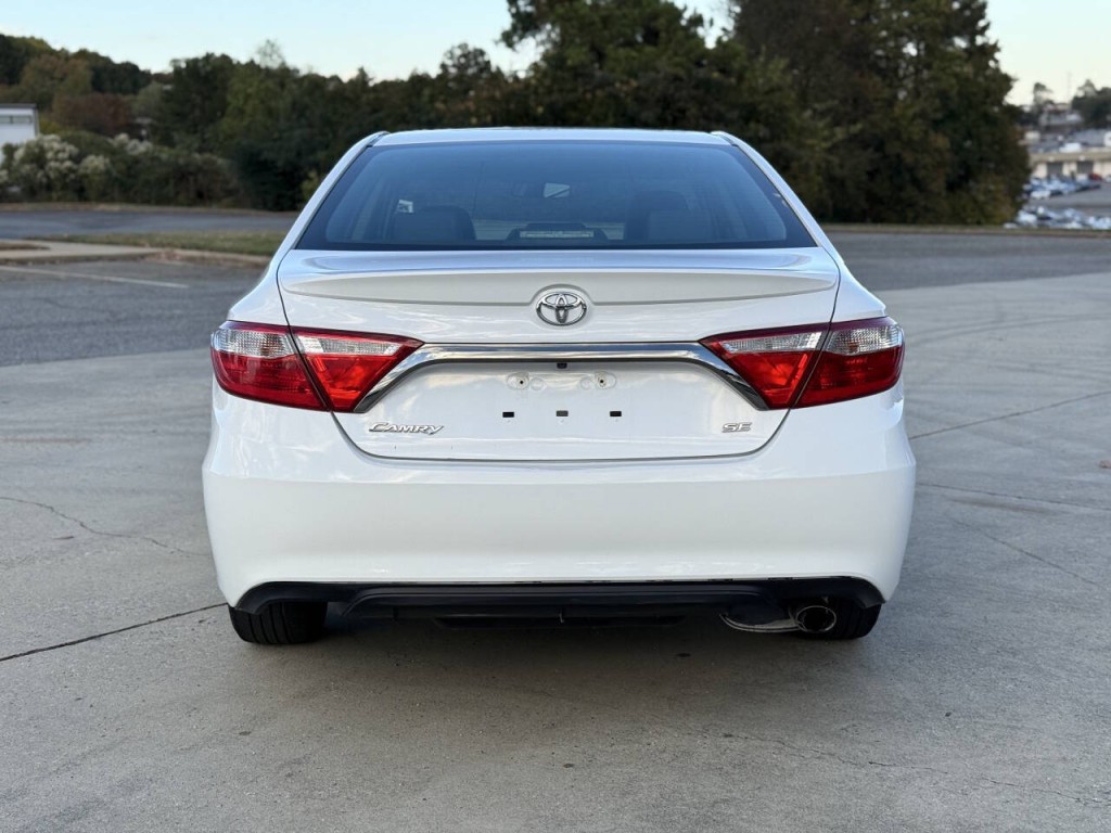 2015 Toyota Camry Image 4