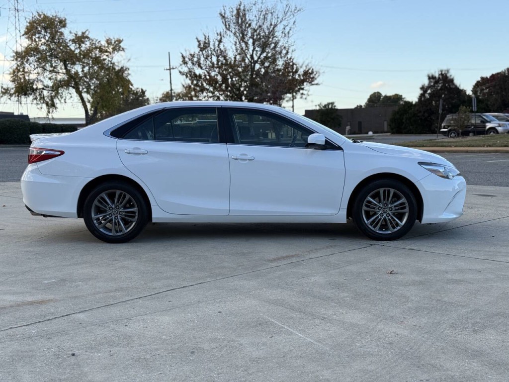 2015 Toyota Camry Image 6