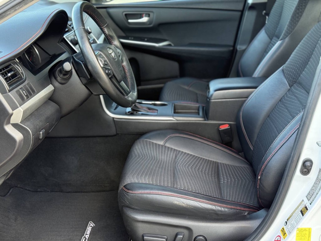 2015 Toyota Camry Image 8