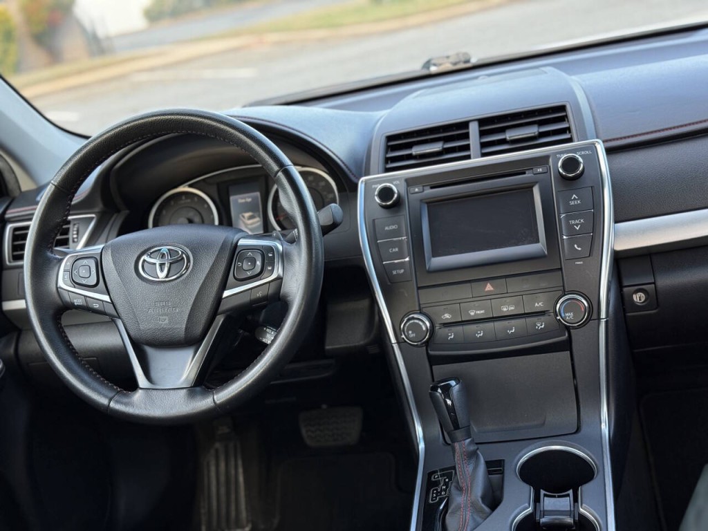 2015 Toyota Camry Image 11