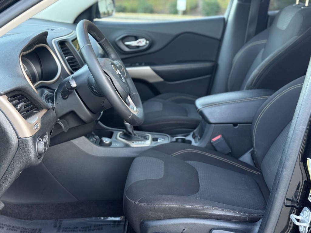 2017 Jeep Cherokee Image 8