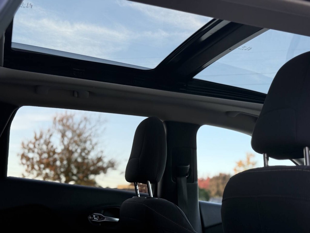 2017 Jeep Cherokee Image 12