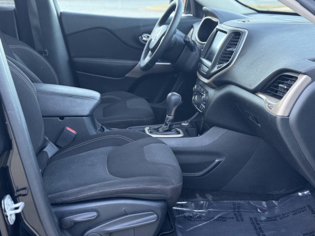 2017 Jeep Cherokee Image 13