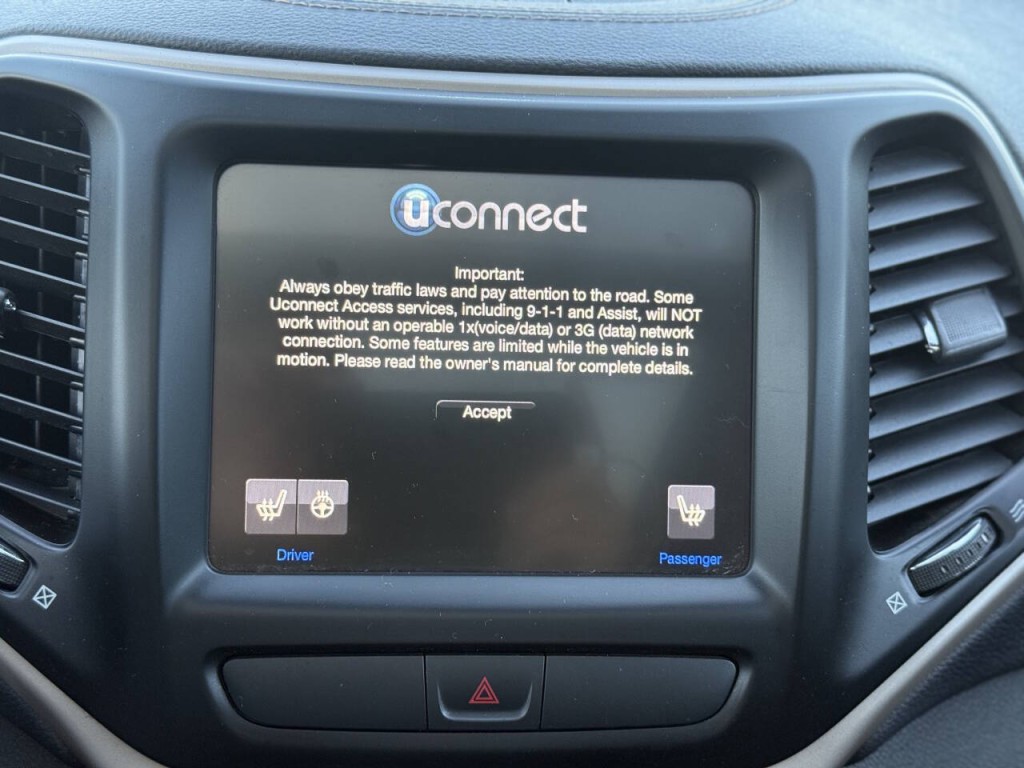 2017 Jeep Cherokee Image 16