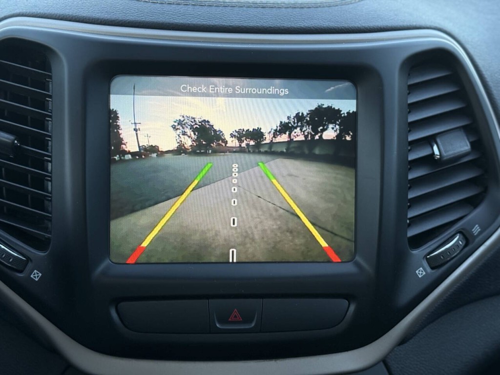 2017 Jeep Cherokee Image 17