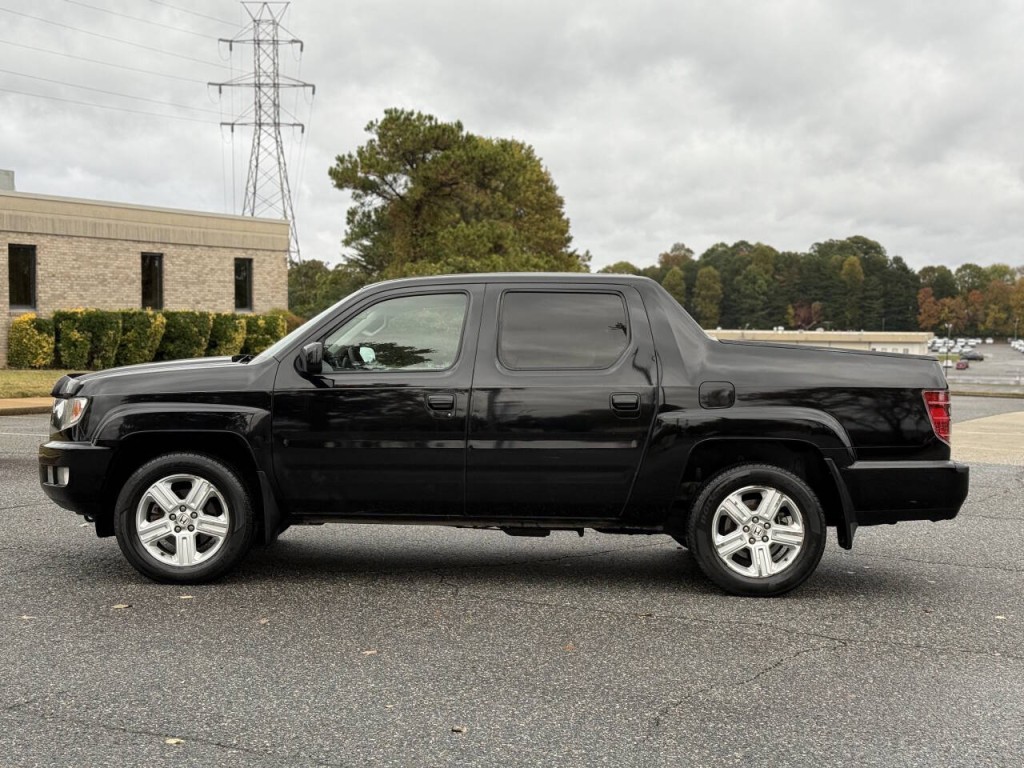 2012 Honda Ridgeline Image 2