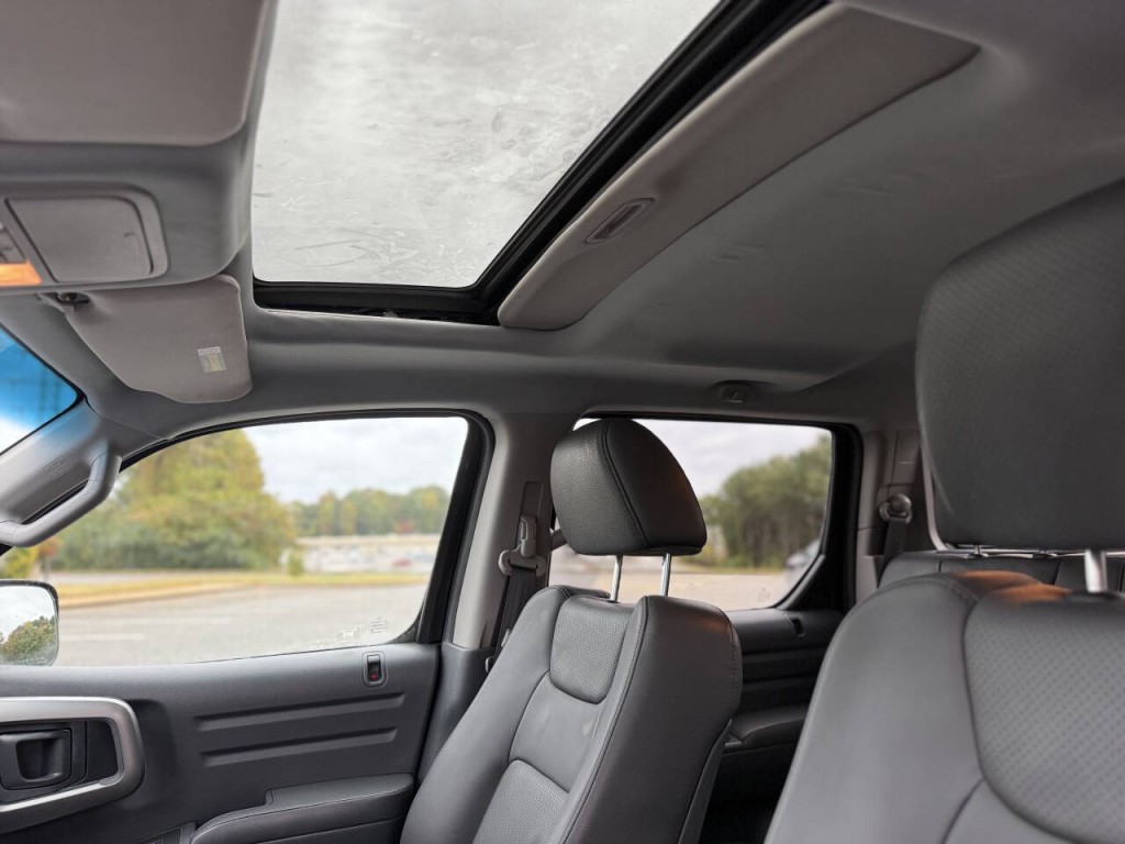 2012 Honda Ridgeline Image 16