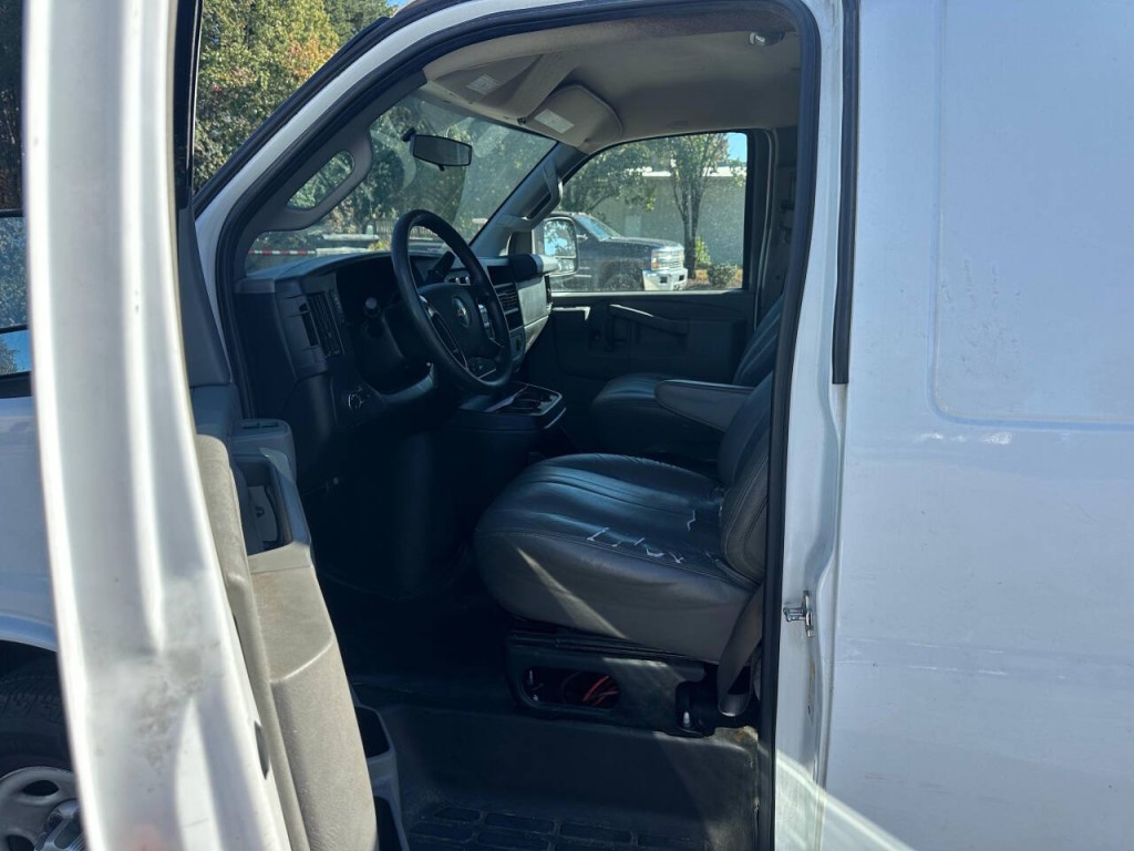 2016 Chevrolet Express Image 8